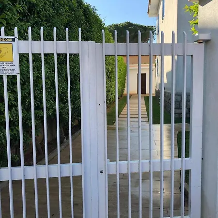 Holiday home Beach The House With Green Lawns Mondello