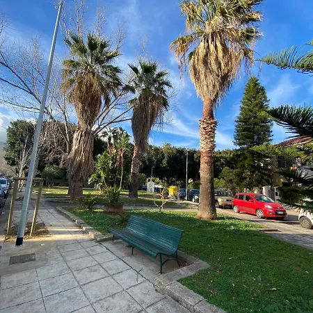 Holiday home Beach The House With Green Lawns Mondello